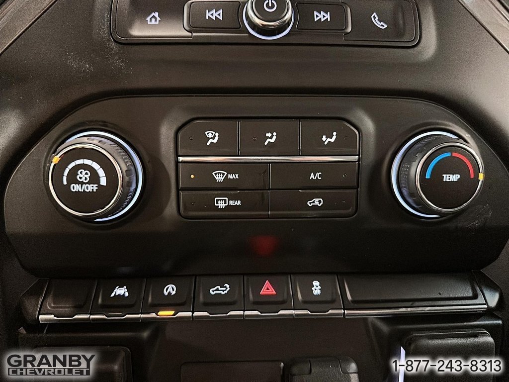 Chevrolet K1500 SILVERADO CREW CAB CUSTOM STD/BOX (1CX)  2026 à Granby, Québec - 16 - w1024h768px