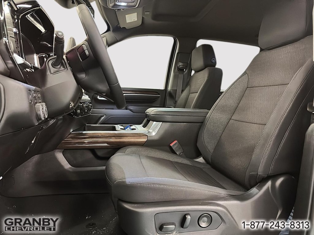 2026 Chevrolet Silverado 2500 HD in Granby, Quebec - 10 - w1024h768px