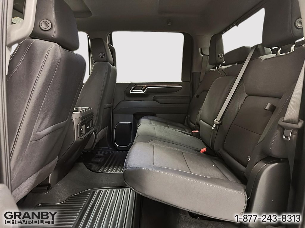 2026 Chevrolet Silverado 2500 HD in Granby, Quebec - 11 - w1024h768px