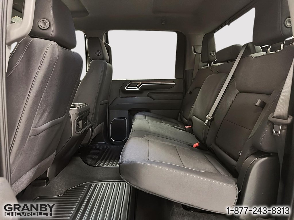Chevrolet Silverado 2500 HD  2026 à Granby, Québec - 11 - w1024h768px