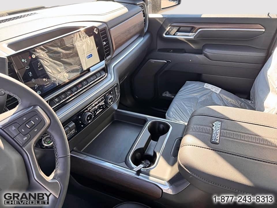 2026 Chevrolet Silverado 2500 HD in Granby, Quebec - 9 - w1024h768px