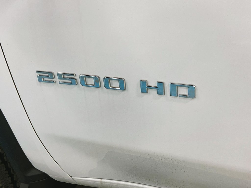 2024 Chevrolet SILVERADO 2500 HD in Granby, Quebec - 11 - w1024h768px