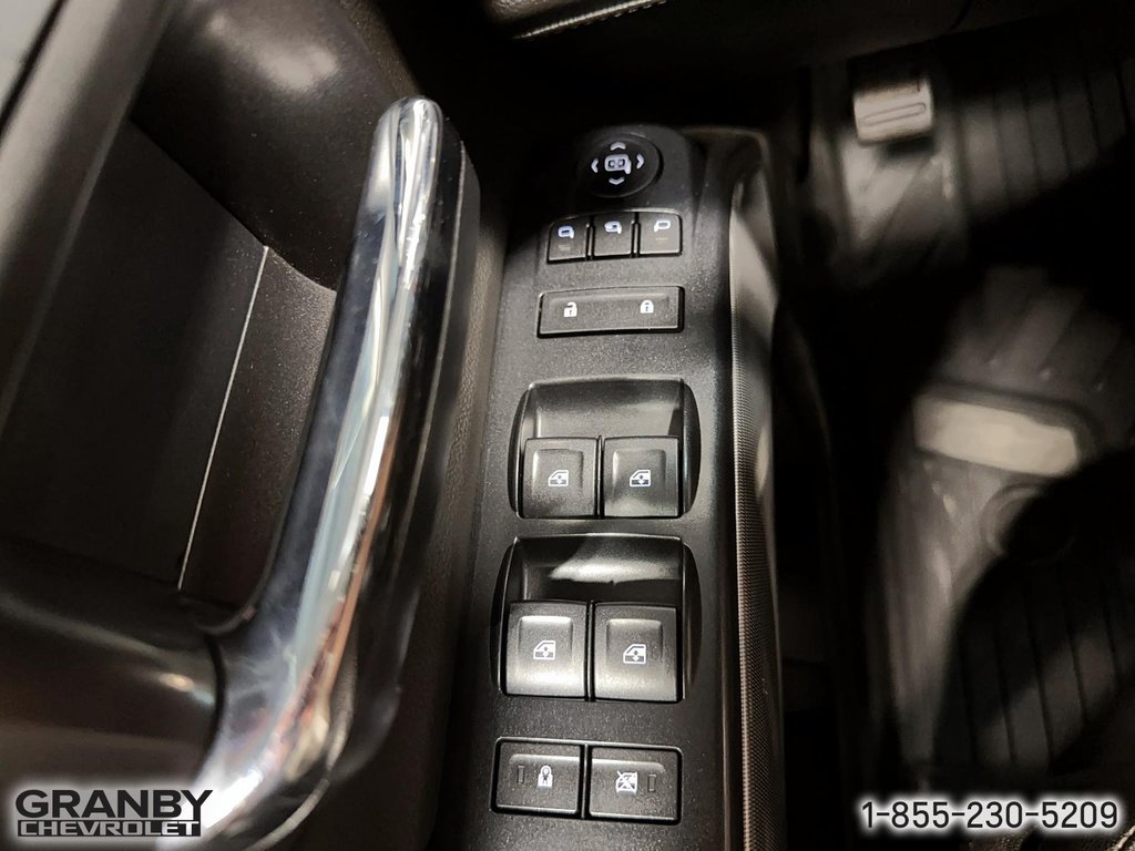 2019 Chevrolet Silverado 2500HD in Granby, Quebec - 10 - w1024h768px