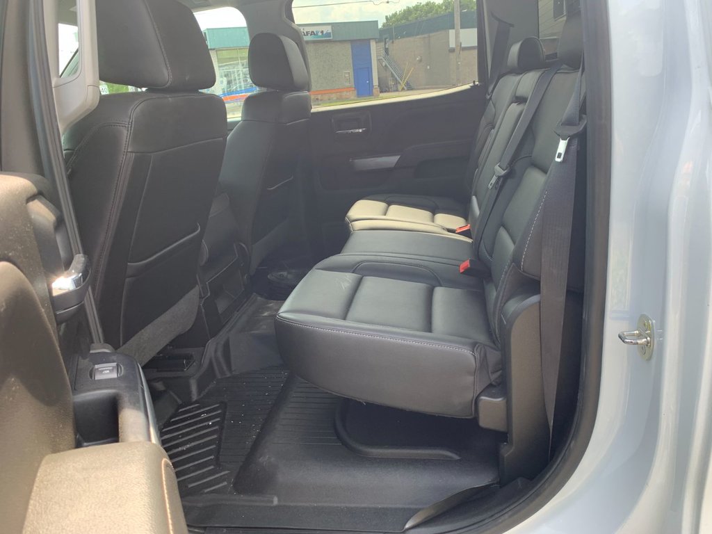 2019 Chevrolet Silverado 2500HD in Granby, Quebec - 6 - w1024h768px