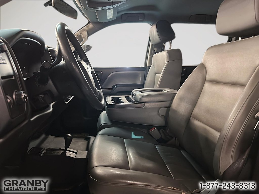 2019 Chevrolet Silverado 2500HD in Granby, Quebec - 12 - w1024h768px