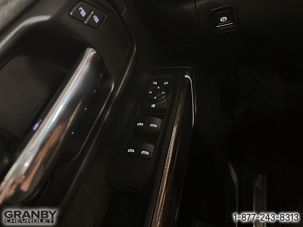 2021 Chevrolet Silverado 2500HD in Granby, Quebec - 14 - w1024h768px