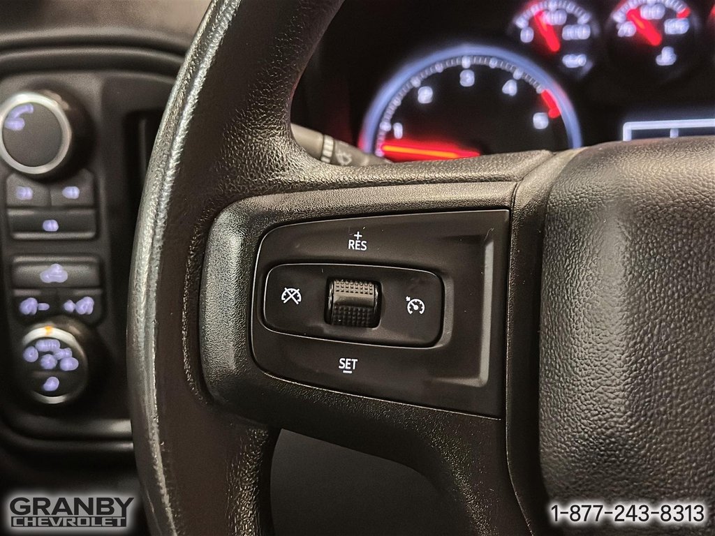 2023 Chevrolet Silverado 2500HD in Granby, Quebec - 23 - w1024h768px