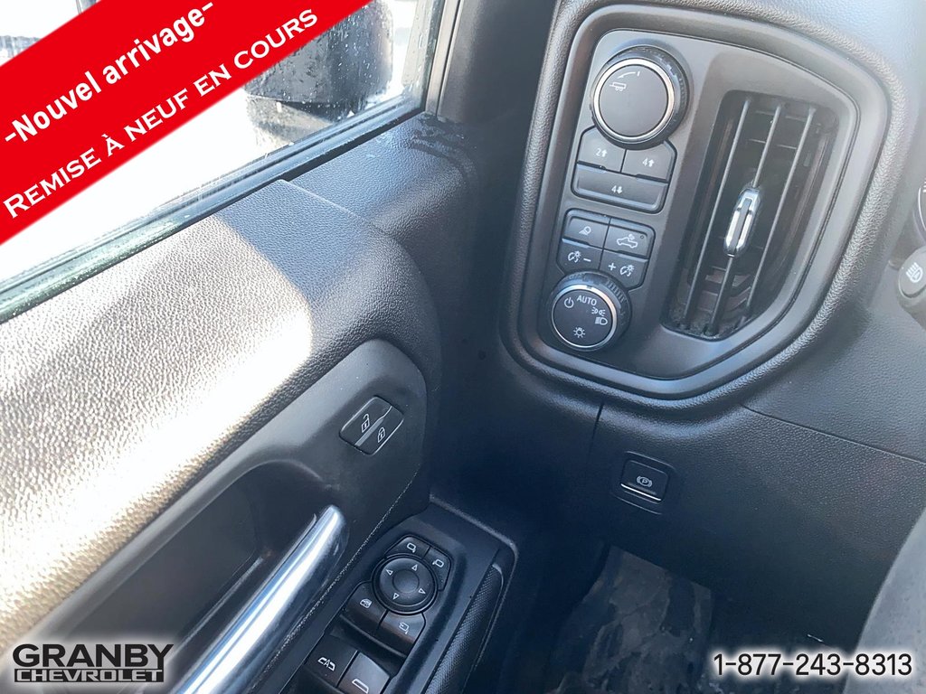 2024 Chevrolet Silverado 2500HD Custom in Granby, Quebec - 11 - w1024h768px