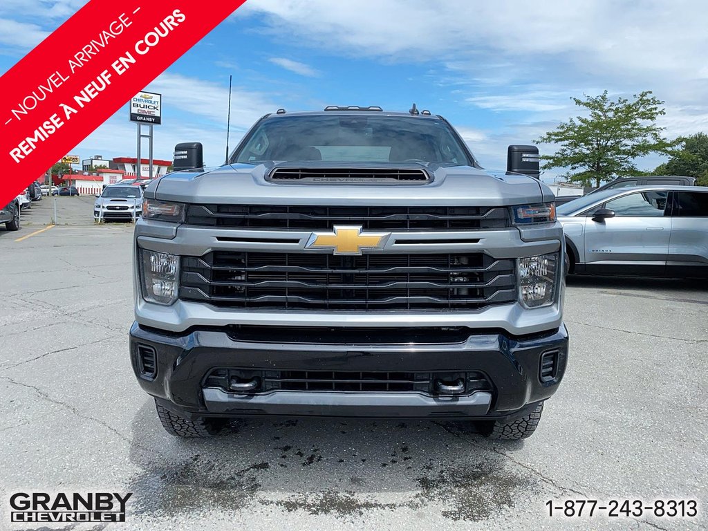 Chevrolet Silverado 2500HD  2024 à Granby, Québec - 2 - w1024h768px