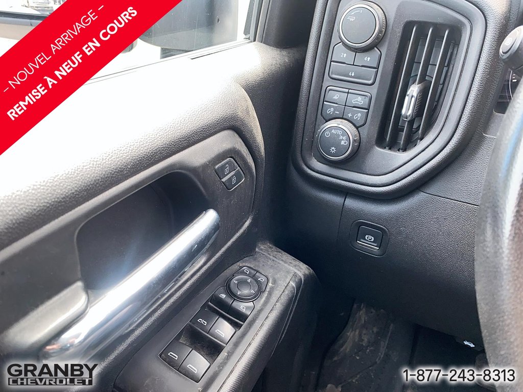 Chevrolet Silverado 2500HD  2024 à Granby, Québec - 12 - w1024h768px