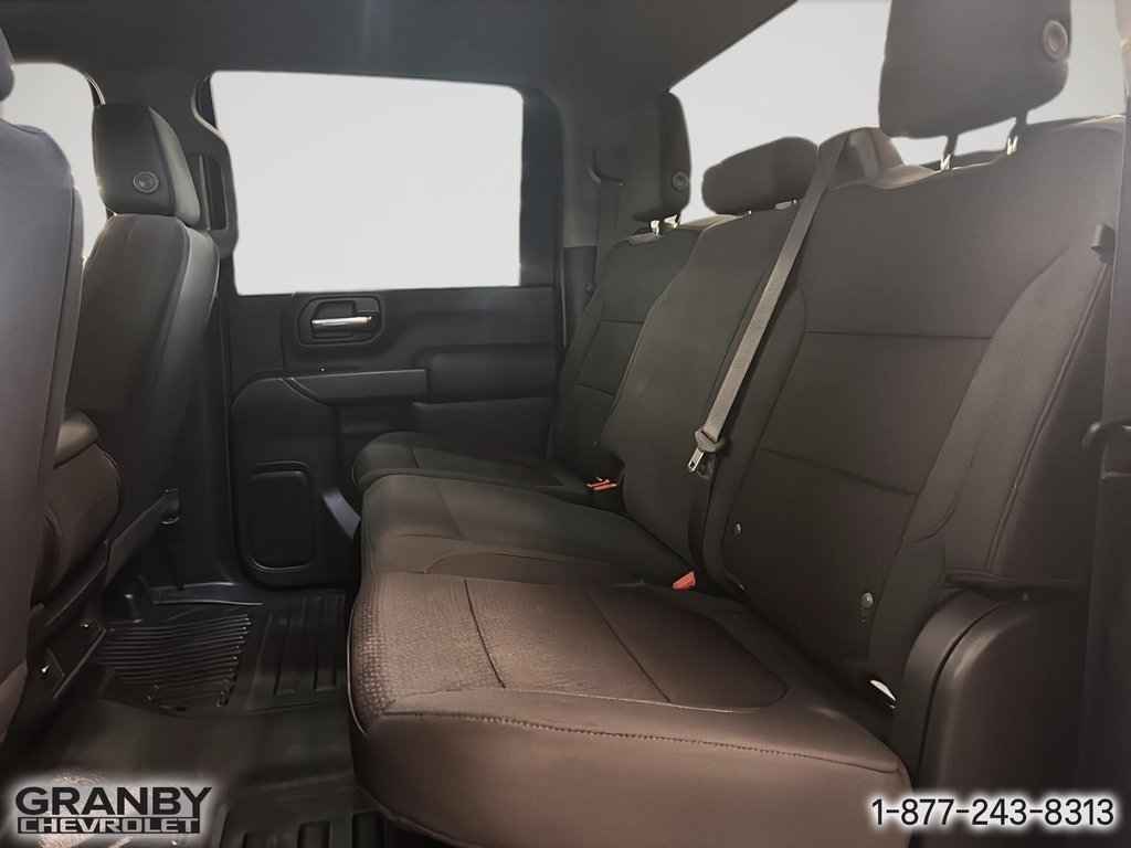 2020 Chevrolet Silverado 3500HD in Granby, Quebec - 11 - w1024h768px