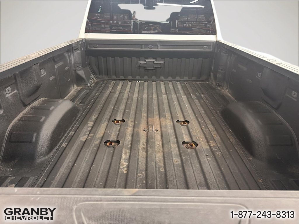 2020 Chevrolet Silverado 3500HD in Granby, Quebec - 8 - w1024h768px