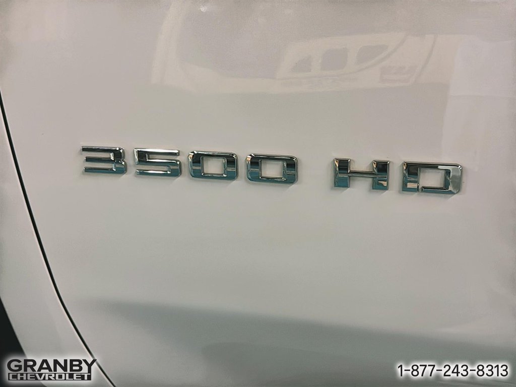 2020 Chevrolet Silverado 3500HD in Granby, Quebec - 18 - w1024h768px