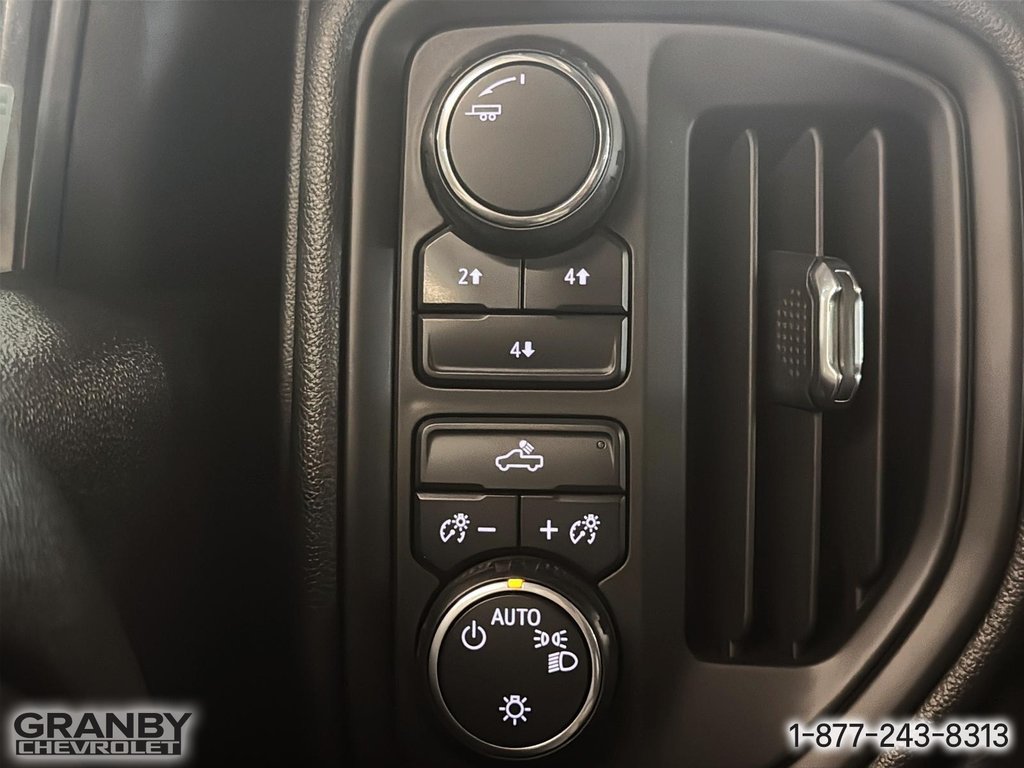 2020 Chevrolet Silverado 3500HD in Granby, Quebec - 20 - w1024h768px