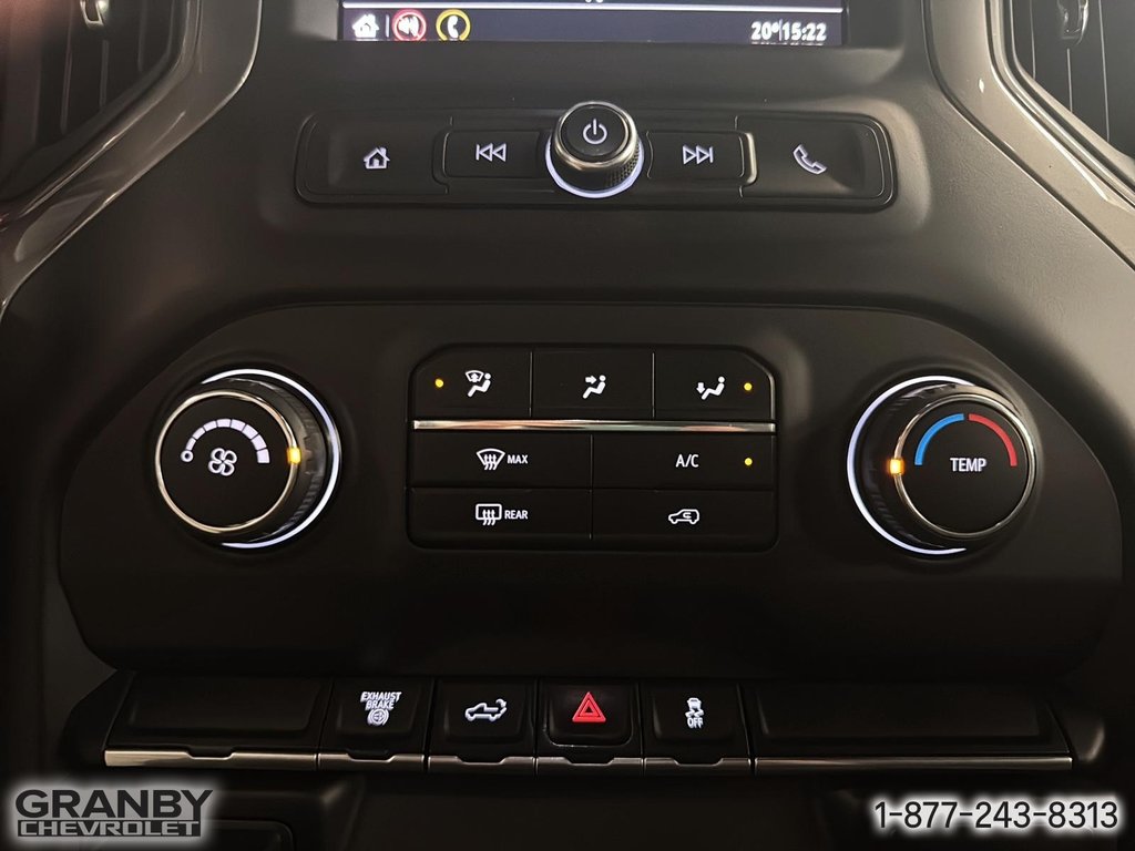 2020 Chevrolet Silverado 3500HD in Granby, Quebec - 16 - w1024h768px