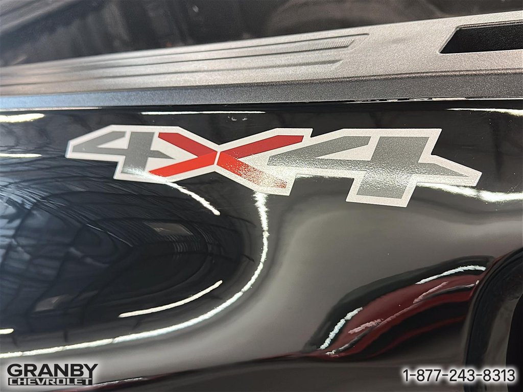 2021 Chevrolet Silverado 3500HD LT crewcab boite 8 pied diesel in Granby, Quebec - 21 - w1024h768px