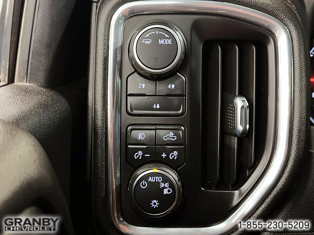 2023 Chevrolet Silverado 3500HD in Granby, Quebec - 18 - w1024h768px