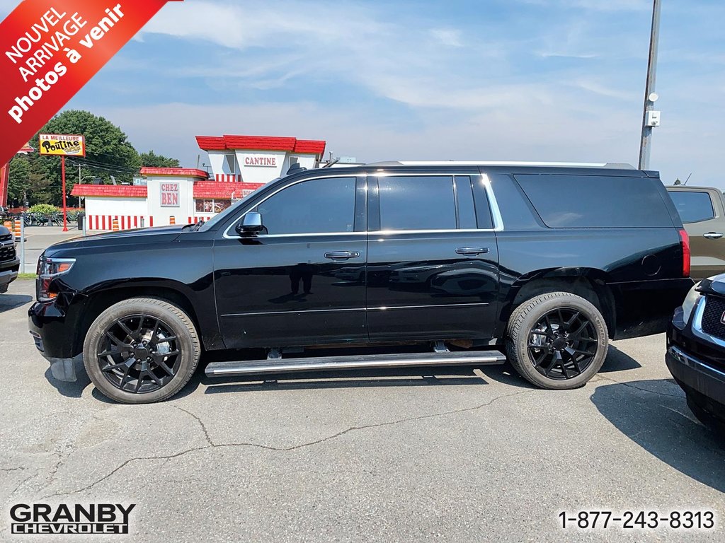 2016 Chevrolet Suburban in Granby, Quebec - 1 - w1024h768px