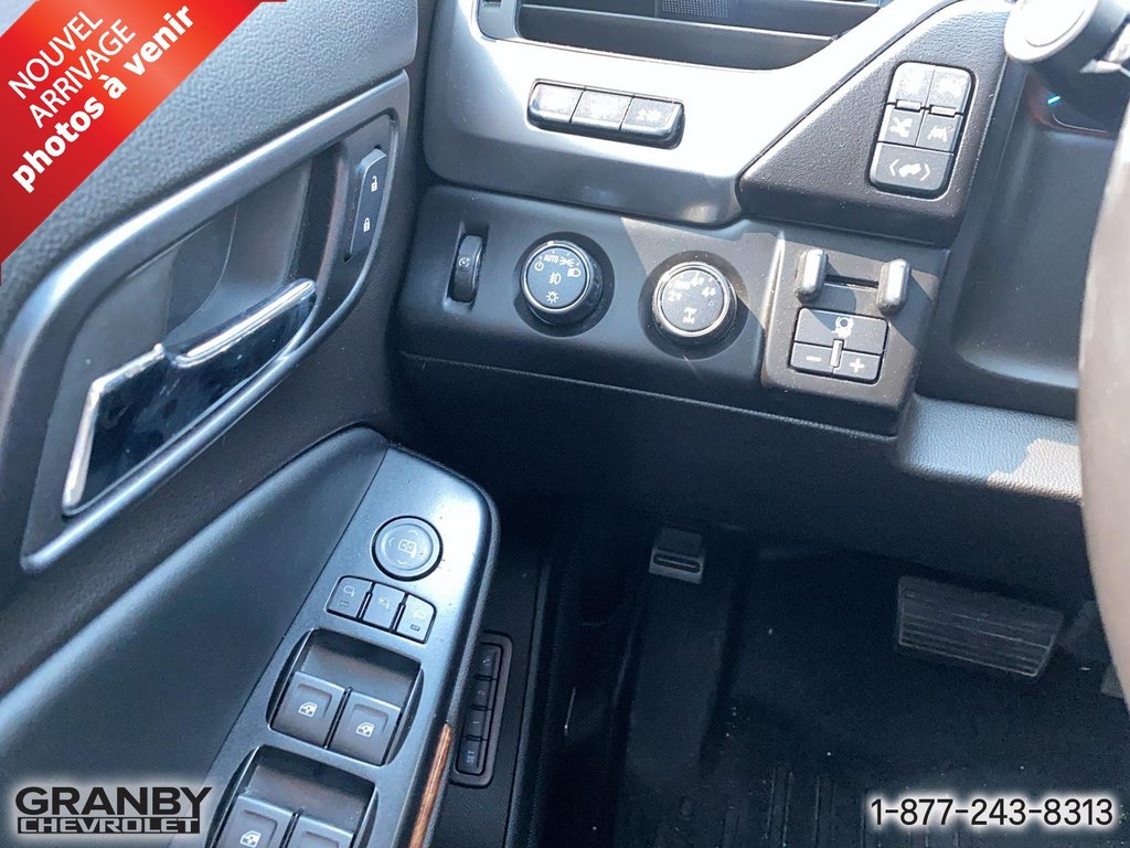 2016 Chevrolet Suburban in Granby, Quebec - 13 - w1024h768px