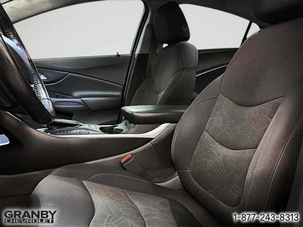 2018 Chevrolet Volt in Granby, Quebec - 11 - w1024h768px
