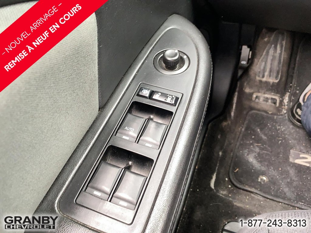 Chrysler 200  2012 à Granby, Québec - 12 - w1024h768px