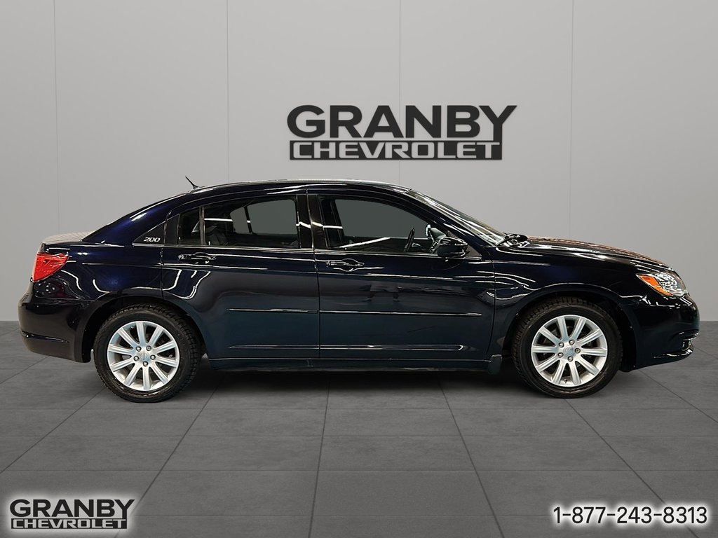 Chrysler 200 Touring VENDU TEL QUEL SANS GARANTIES 2012 à Granby, Québec - 4 - w1024h768px