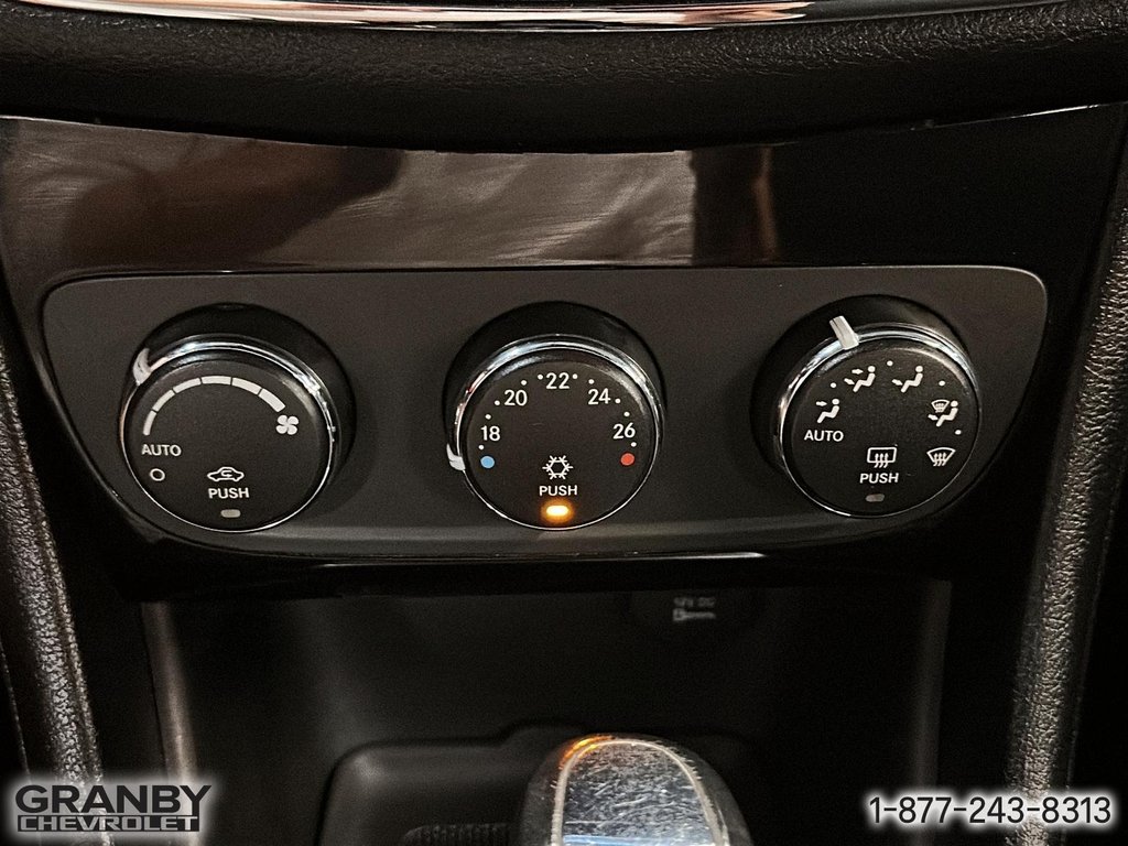 Chrysler 200 Touring VENDU TEL QUEL SANS GARANTIES 2012 à Granby, Québec - 17 - w1024h768px