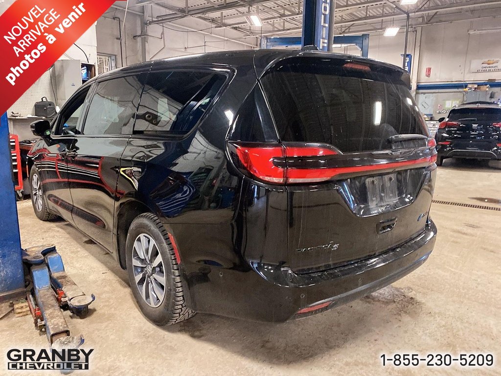 2022 Chrysler Pacifica Hybrid Limited in Granby, Quebec - 4 - w1024h768px