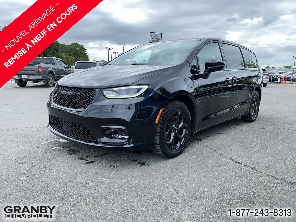 Chrysler Pacifica Hybrid  2022 à Granby, Québec - 1 - w1024h768px