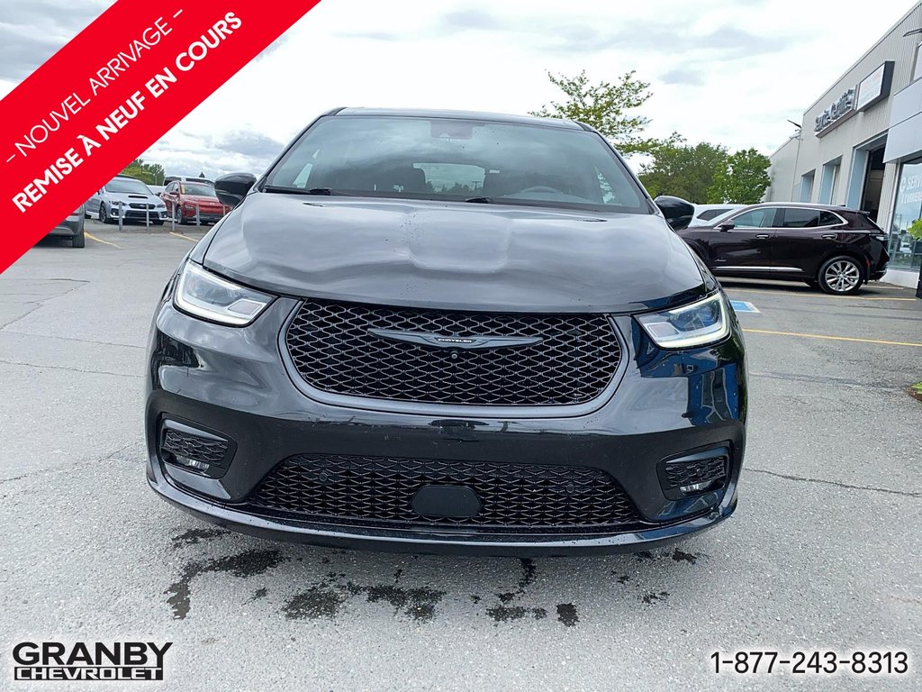 Chrysler Pacifica Hybrid  2022 à Granby, Québec - 2 - w1024h768px