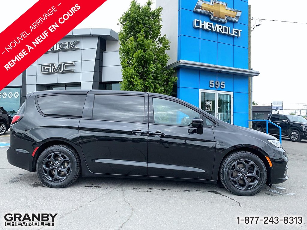 Chrysler Pacifica Hybrid  2022 à Granby, Québec - 4 - w1024h768px