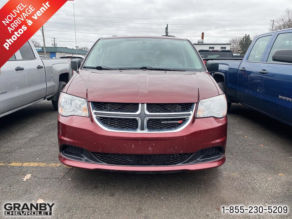 2017 Dodge Grand Caravan Canada Value Package in Granby, Quebec - 2 - w1024h768px