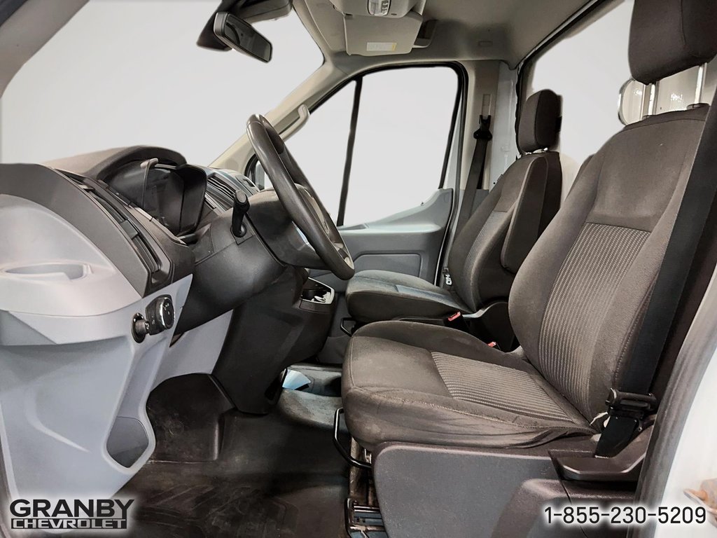 2018  TRANSIT CUTAWAY BOITE 14 PIED MOTEUR 3.7L in Granby, Quebec - 7 - w1024h768px