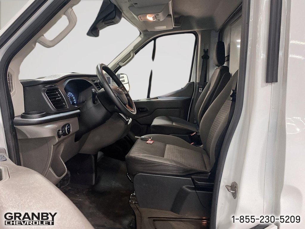 2020 Ford TRANSIT CUTAWAY in Granby, Quebec - 9 - w1024h768px