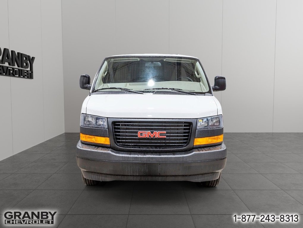 GMC Savana Cargo 3500  2026 à Granby, Québec - 2 - w1024h768px