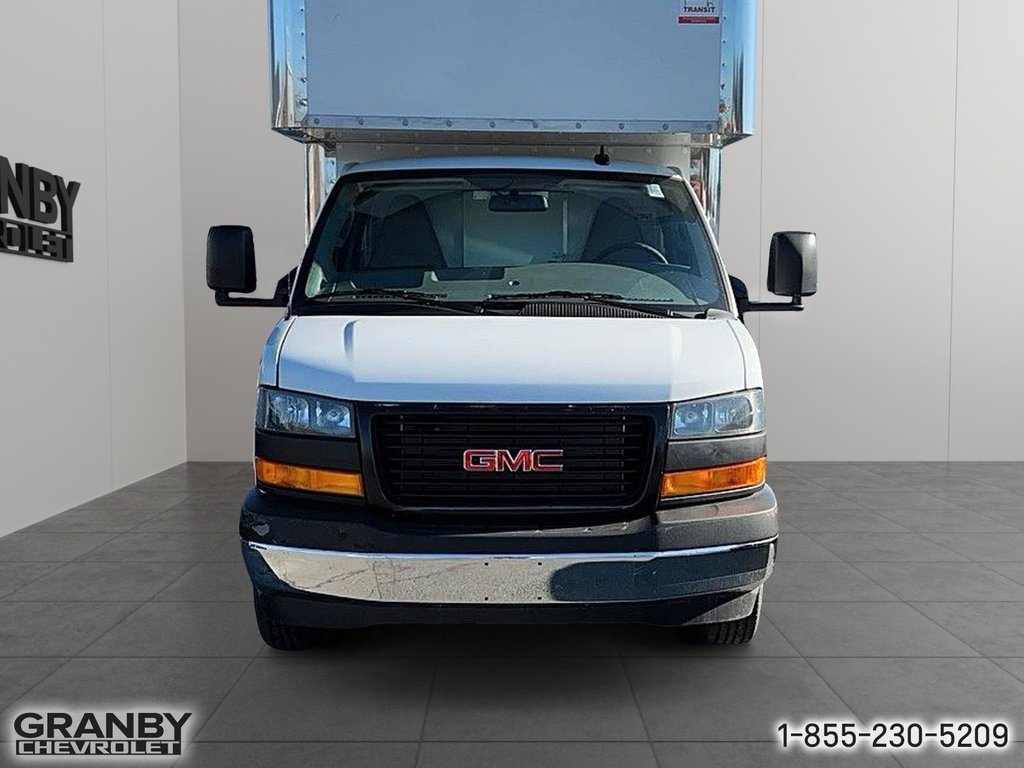 GMC Savana Cutaway 3500  2024 à Granby, Québec - 2 - w1024h768px