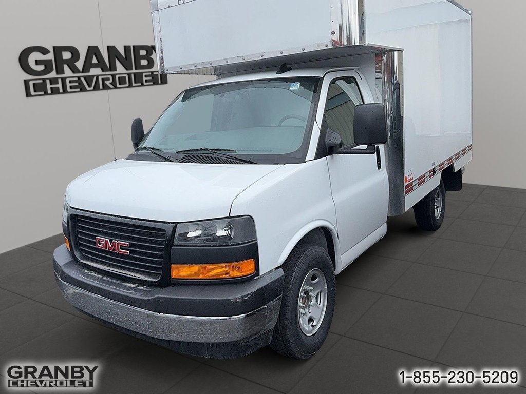 GMC Savana Cutaway 3500  2024 à Granby, Québec - 1 - w1024h768px