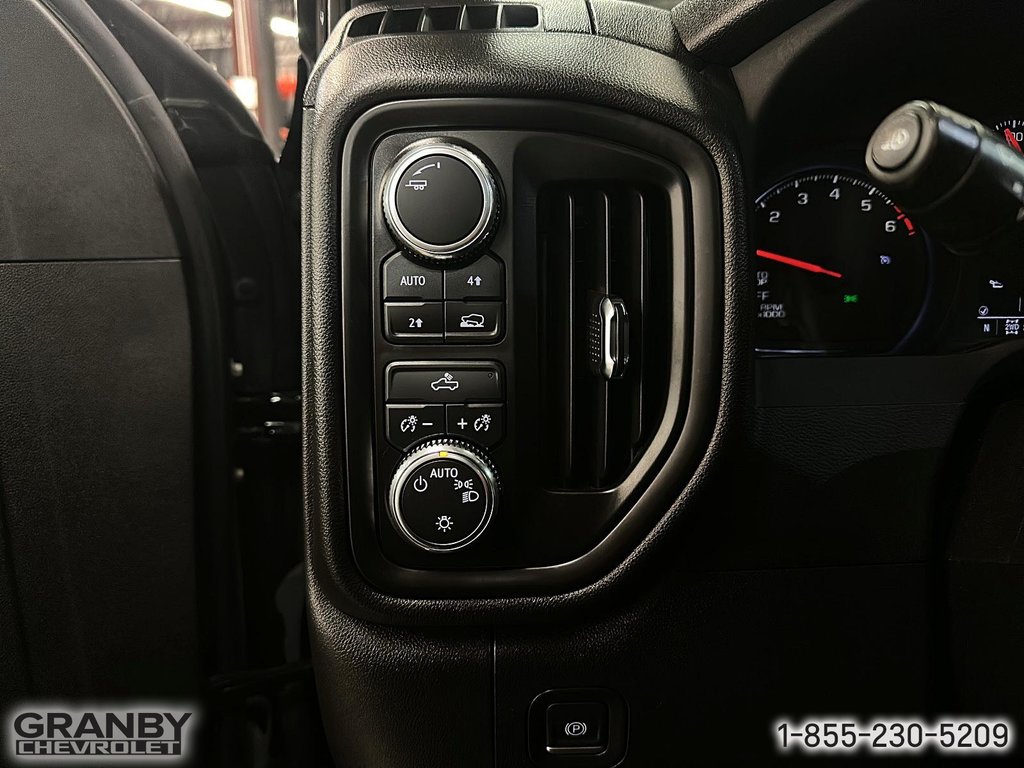 2023 GMC Sierra 1500 PRO in Granby, Quebec - 19 - w1024h768px