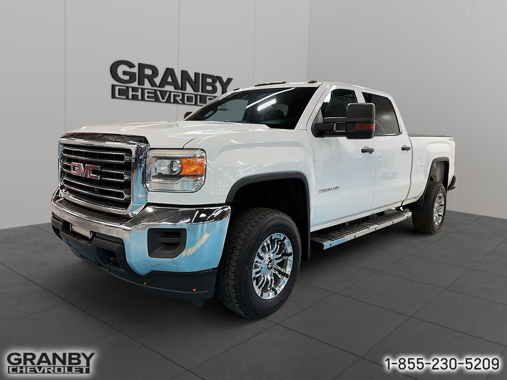 Sierra 2500HD WT moteur 6.0L ESSENCE BOITE 6.6 PIED 2015 à Granby, Québec - 1 - w1024h768px