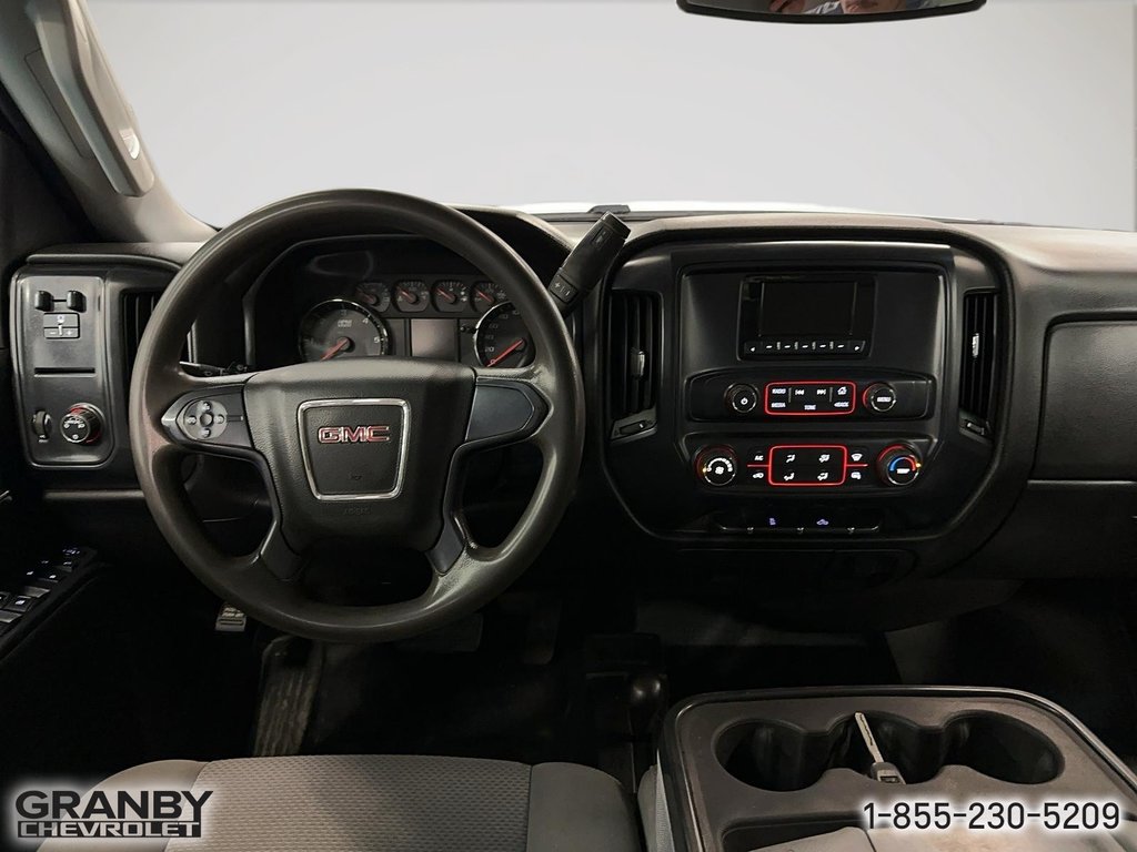 2015  Sierra 2500HD WT moteur 6.0L ESSENCE BOITE 6.6 PIED in Granby, Quebec - 9 - w1024h768px