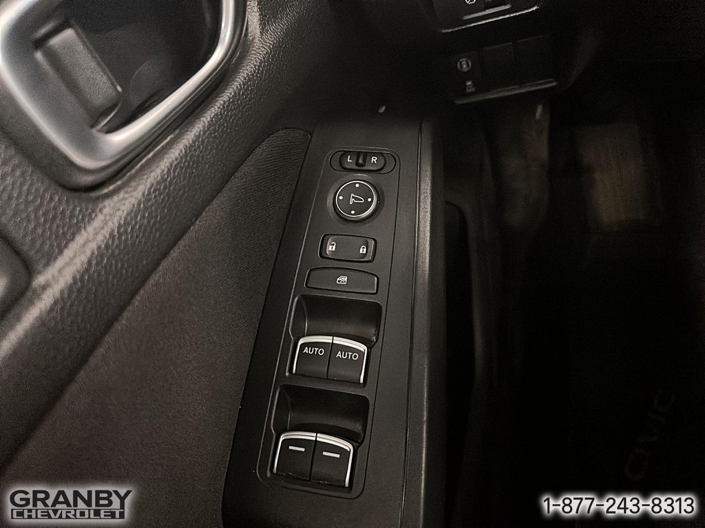 2023 Honda Civic Sedan in Granby, Quebec - 14 - w1024h768px