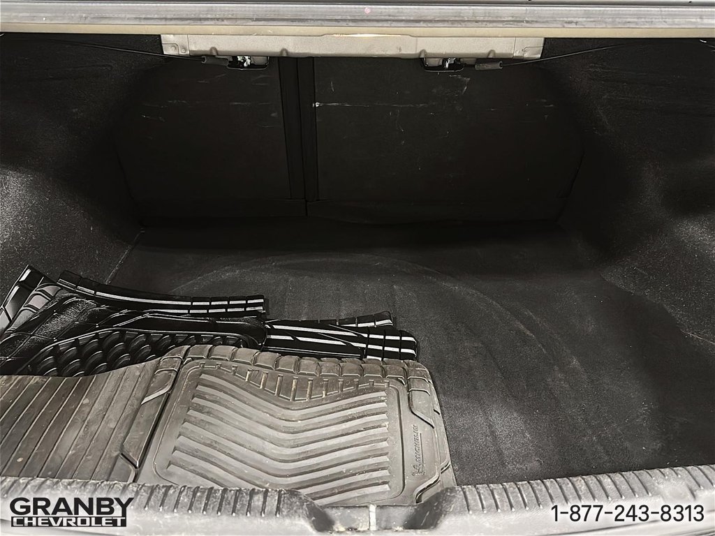 2015 Hyundai Elantra GLS in Granby, Quebec - 9 - w1024h768px
