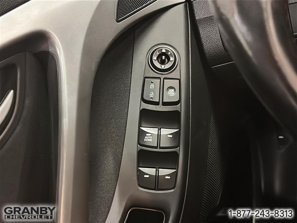 2015 Hyundai Elantra GLS in Granby, Quebec - 14 - w1024h768px