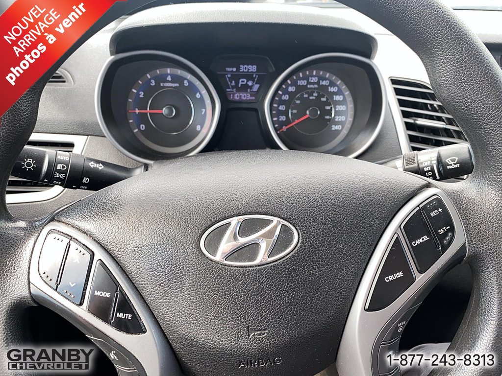 2016 Hyundai Elantra in Granby, Quebec - 10 - w1024h768px