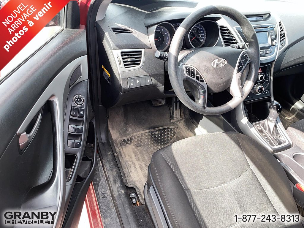 2016 Hyundai Elantra in Granby, Quebec - 9 - w1024h768px