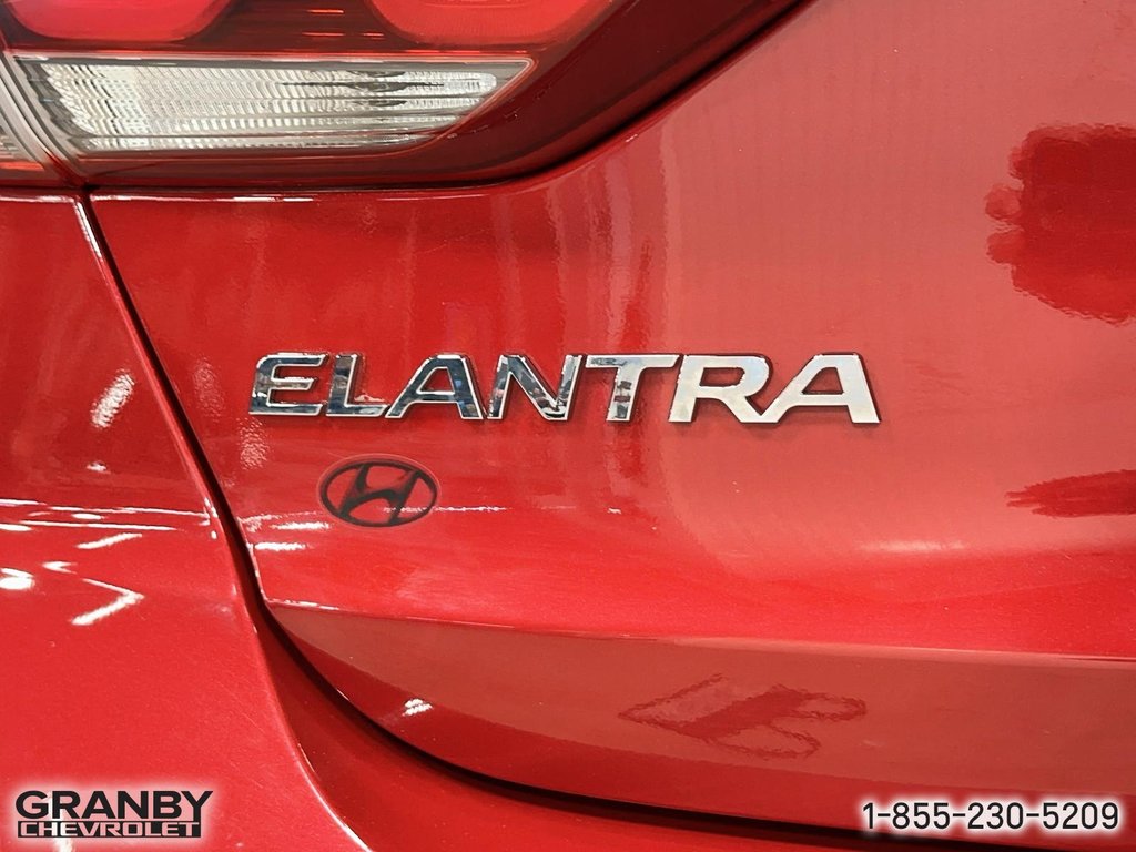 2018 Hyundai Elantra in Granby, Quebec - 15 - w1024h768px