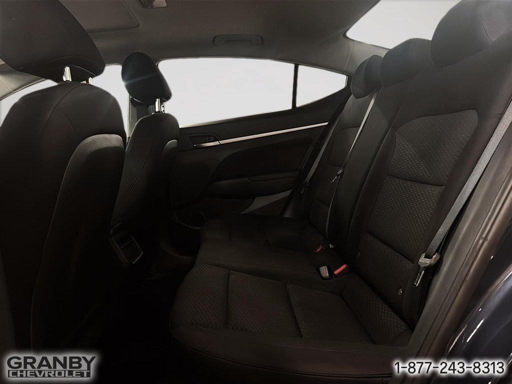 2020 Hyundai Elantra Preferred w/Sun & Safety Package in Granby, Quebec - 12 - w1024h768px