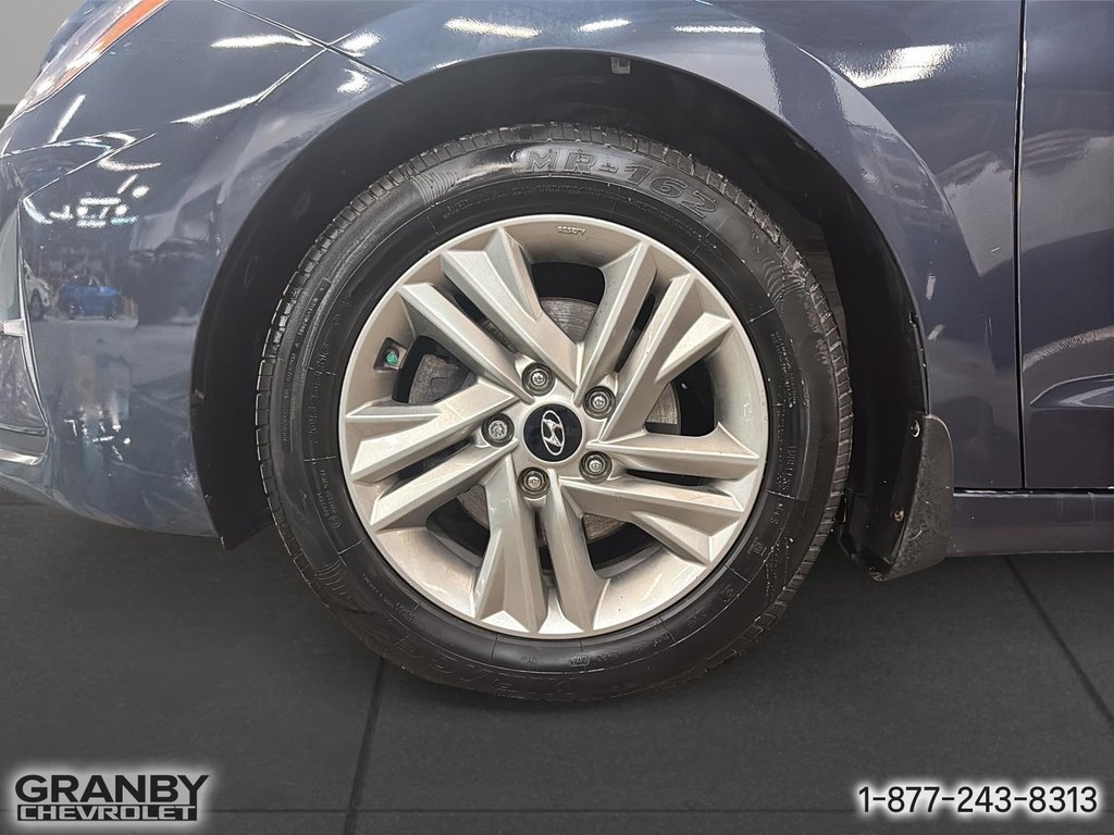 2020 Hyundai Elantra Preferred w/Sun & Safety Package in Granby, Quebec - 10 - w1024h768px