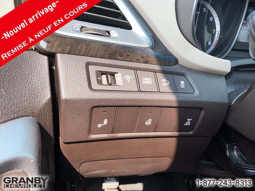 2018 Hyundai Santa Fe Sport Luxury in Granby, Quebec - 12 - w1024h768px