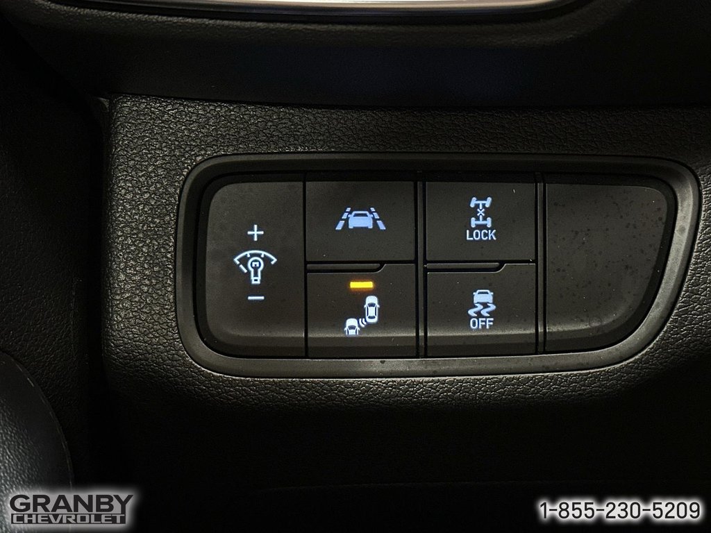 2019  Santa Fe Preferred AWD in Granby, Quebec - 18 - w1024h768px